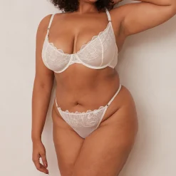 Illustration Balcony Bra