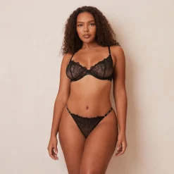 Illustration Balcony Bra