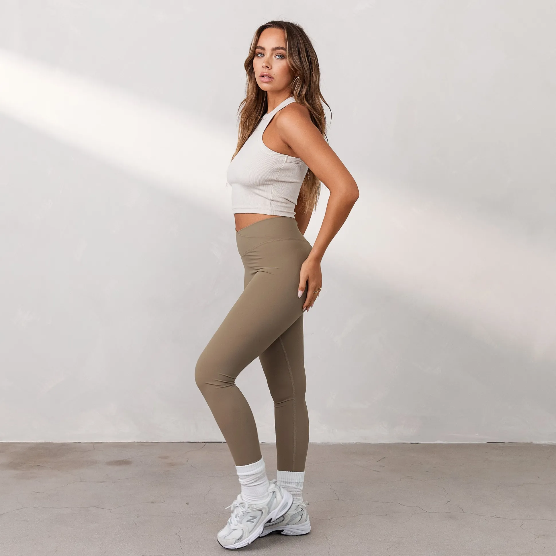 Silhouette Crossover Leggings